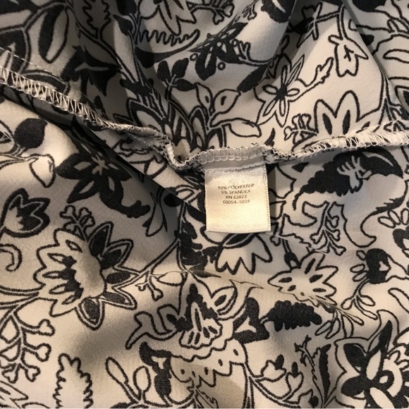 CJ Banks 1X 3/4 sleeve v-neck tunic.  Black and white - Picture 8 of 10